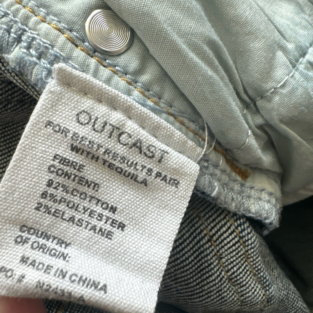 Women’s Outcast Jeans With Rhinestones And Bleach Detail Size M Frayed Hem - Picture 14 of 15
